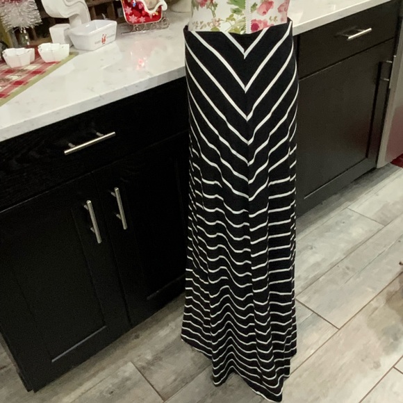 Talbots Sz M Maxi Skirt Knit Pull On Black White Stripe Elastic Waist New $79.50 - Picture 4 of 12